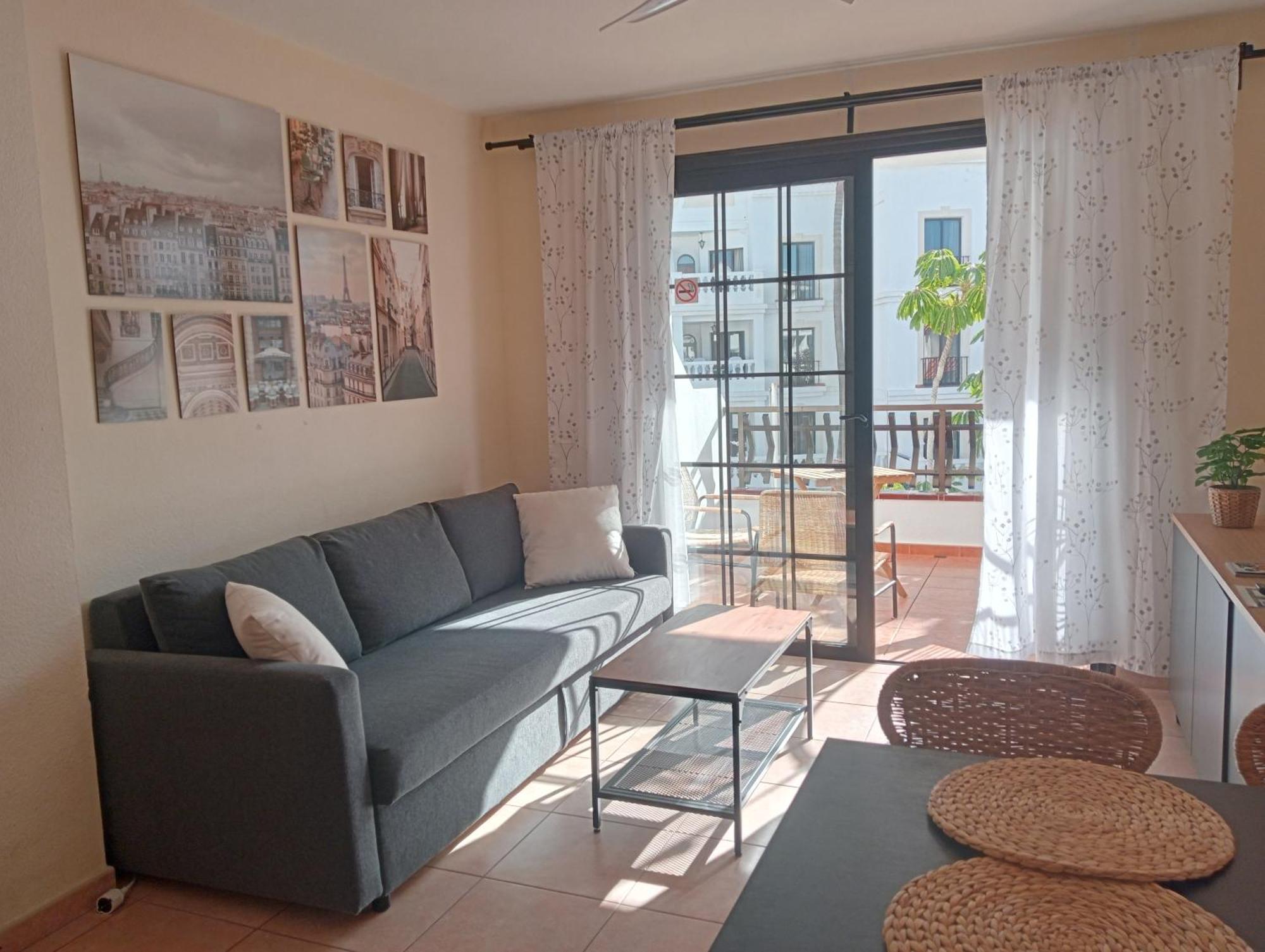 Greatly Located Apartment With Heated Pool, Los Cristianos Los Cristianos  Exterior photo