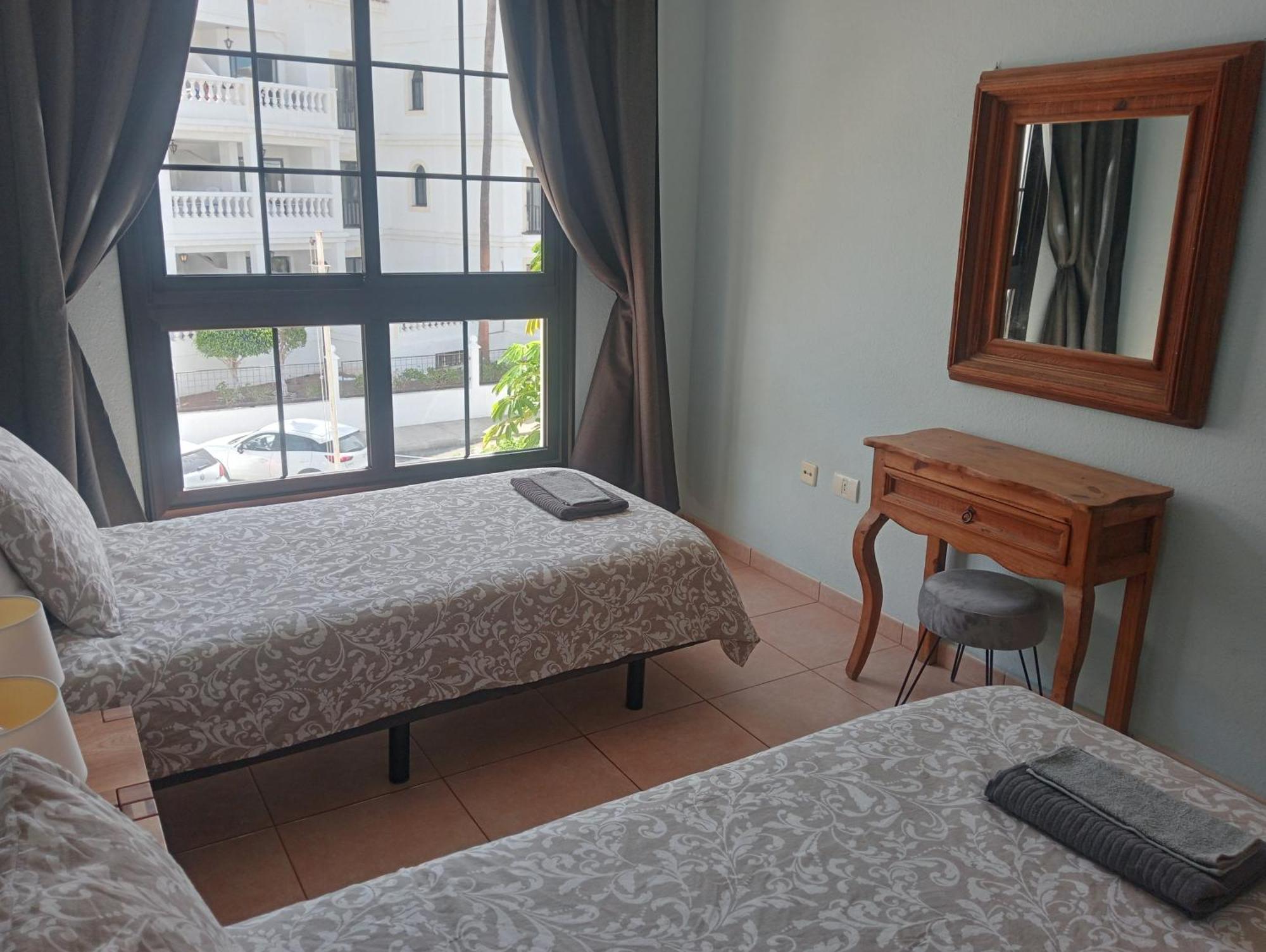 Greatly Located Apartment With Heated Pool, Los Cristianos Los Cristianos  Exterior photo