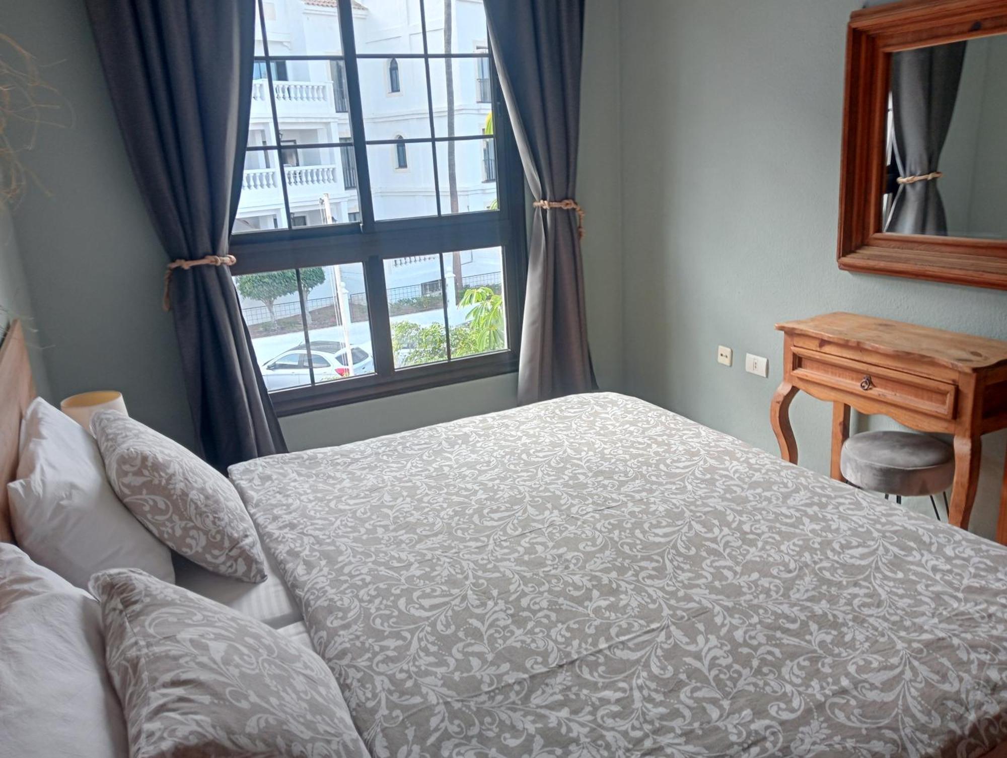 Greatly Located Apartment With Heated Pool, Los Cristianos Los Cristianos  Exterior photo