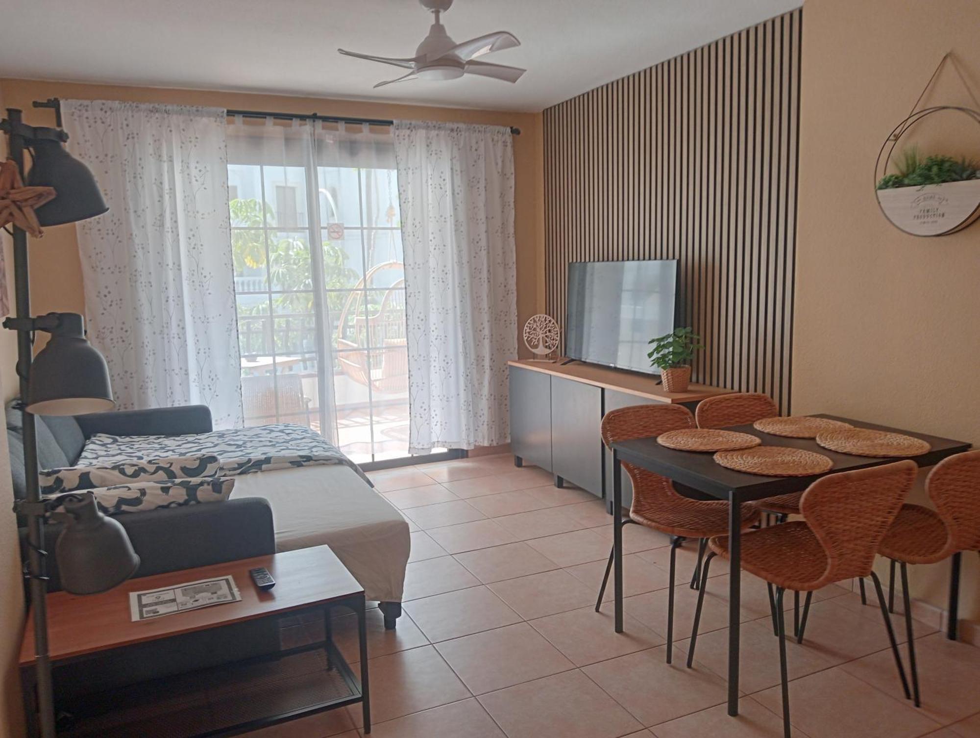 Greatly Located Apartment With Heated Pool, Los Cristianos Los Cristianos  Exterior photo