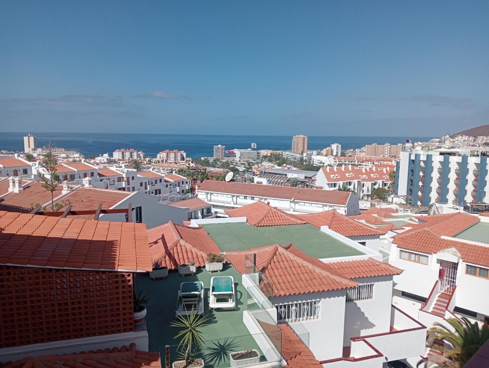 Greatly Located Apartment With Heated Pool, Los Cristianos Los Cristianos  Exterior photo