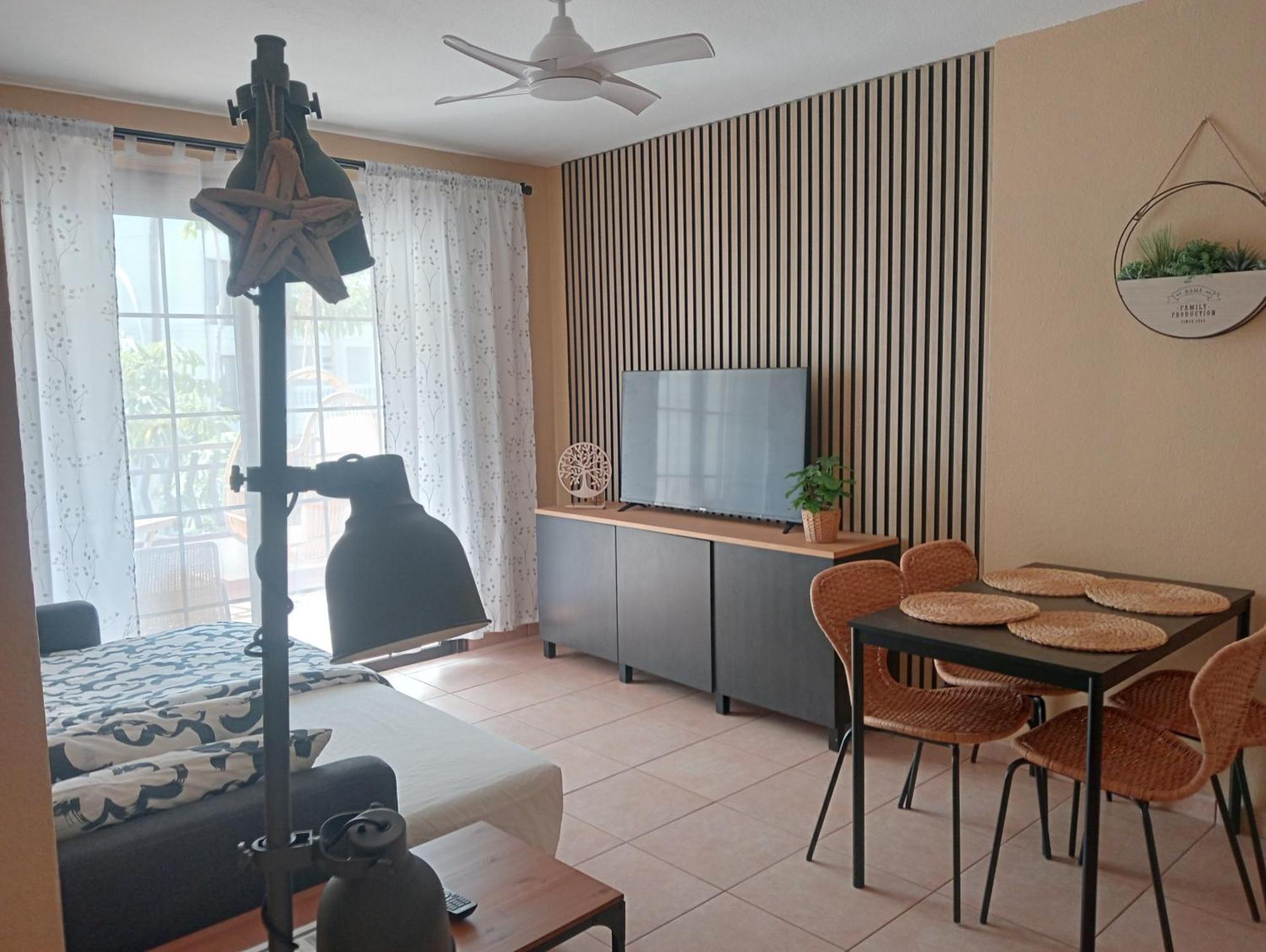 Greatly Located Apartment With Heated Pool, Los Cristianos Los Cristianos  Exterior photo