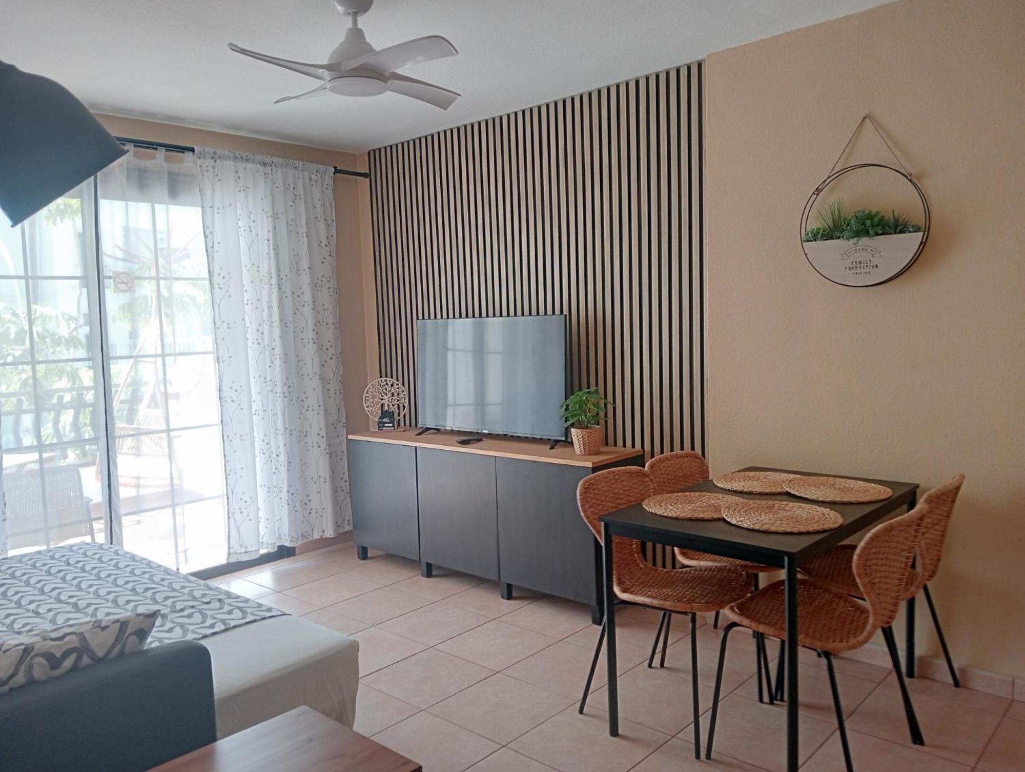 Greatly Located Apartment With Heated Pool, Los Cristianos Los Cristianos  Exterior photo