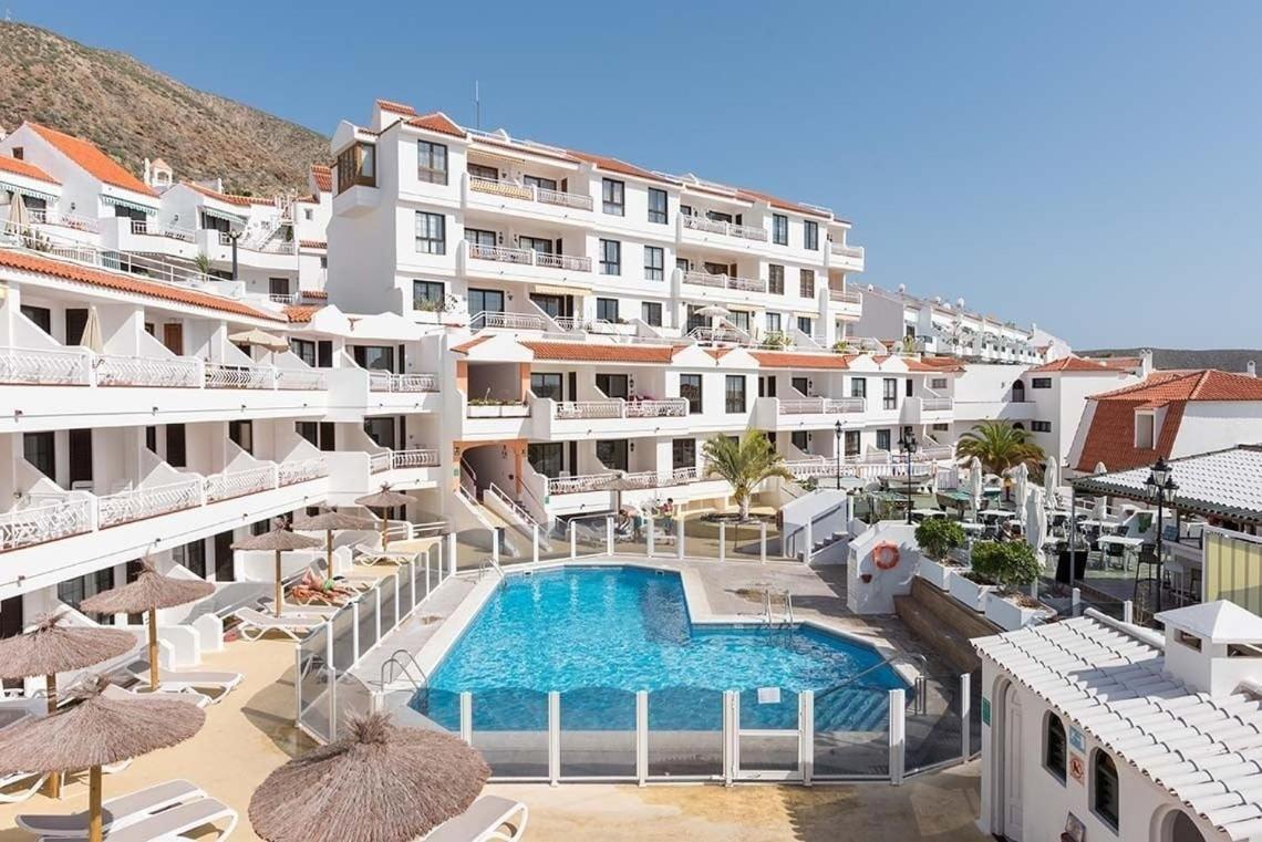 Greatly Located Apartment With Heated Pool, Los Cristianos Los Cristianos  Exterior photo